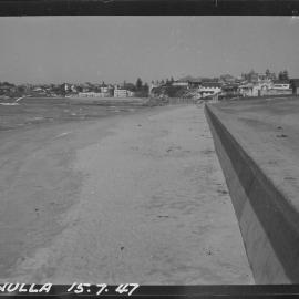 Cronulla Beach North looking south along the retaining wall, January, 1947 - March, 1949