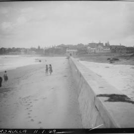 Cronulla Beach North looking south along the retaining wall, January, 1947 - March, 1949