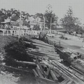 Tom Ugly's Bridge under construction, views of machinery, materials and workers, ca. later 1920s