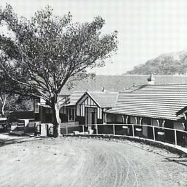 Road approach to The Rest accommodation house at Audley, ca. 1918