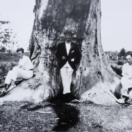 Frank Cridland and companions in front of the largest tree in Sutherland Shire at Harnett's Paddock, ca. 1926