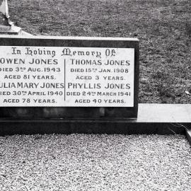 Grave of Owen and Julia Mary Jones, their son, Thomas, and their daughter, Phyllis, Woronora Cemetery, Sutherland, after 1943