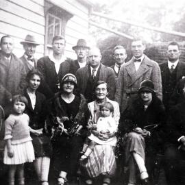 Afternoon tea at Glenlee, the Matthei family home, Lugarno, 1926