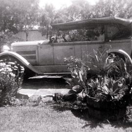 Essex automobile, 1929 model, owned by Fred Rugless of Gymea Bay, 1935 