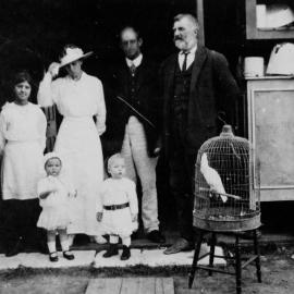 Laycock family at their home The Anchorage in Croyden Street, Cronulla, ca. 1916
